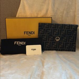 flat pouch fendi